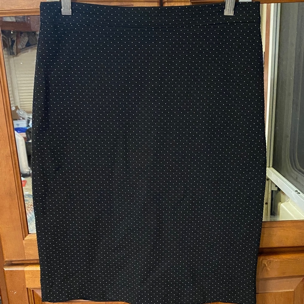 Banana Republic Chunky Black and White Polka Dot Size 6 Pencil Skirt Career